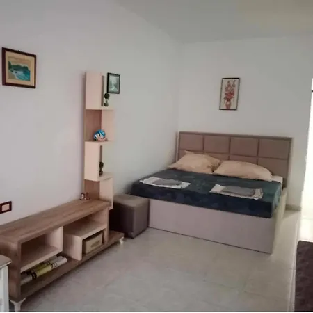 Everest Apartman Golem